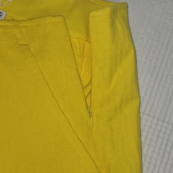 Trina Turk Slim Leg Stretch Cropped Pant: Geo Jacquard Yellow: Size- 10 - Picture 10 of 16